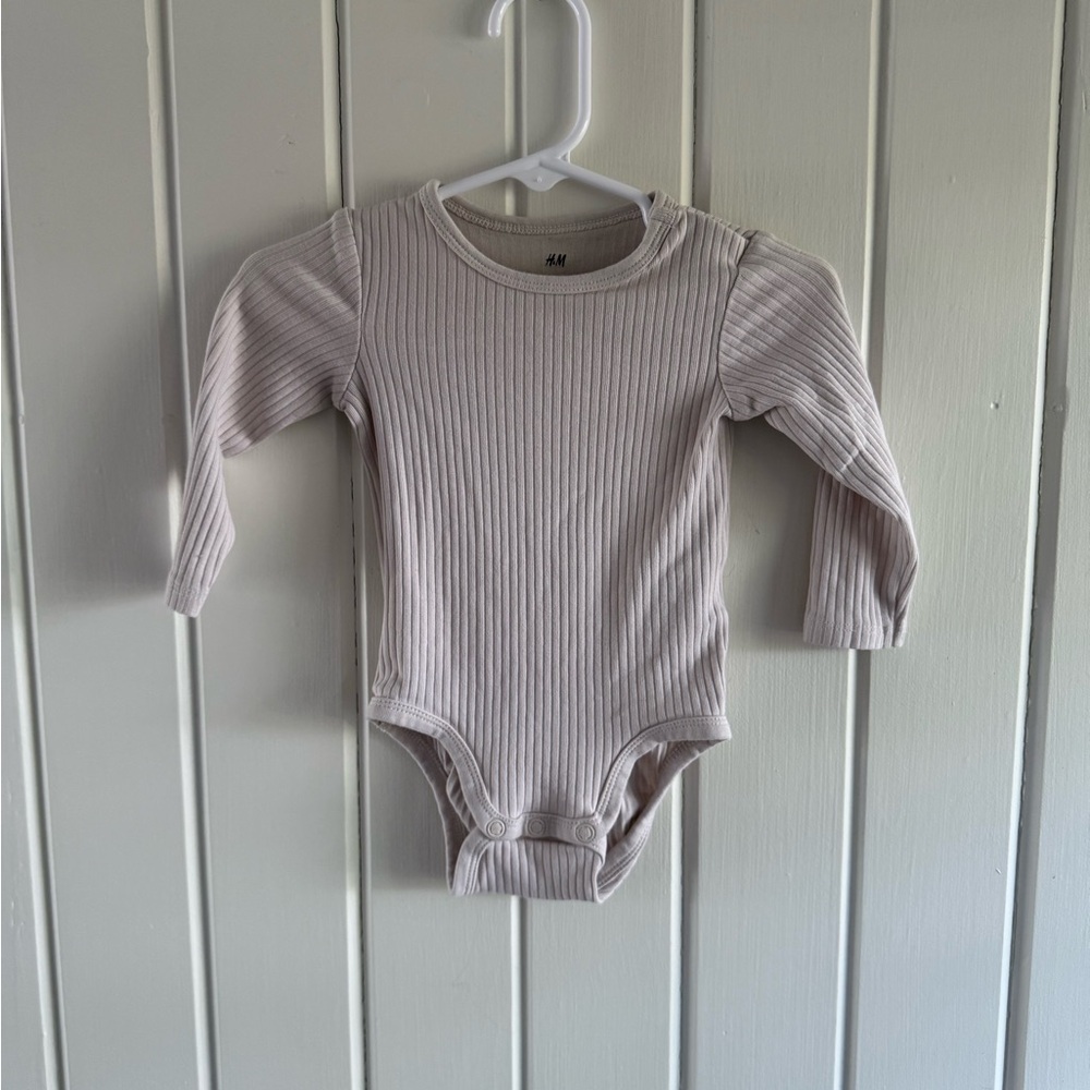 H&M Cream Ribbed Bodysuit with Puff Sleeves